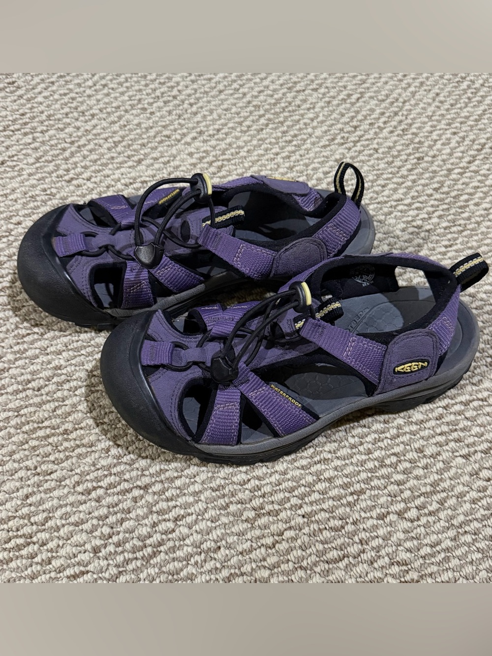 Keen Purple Closed-Toe Outdoor Waterproof Sandals Size 6 women’s